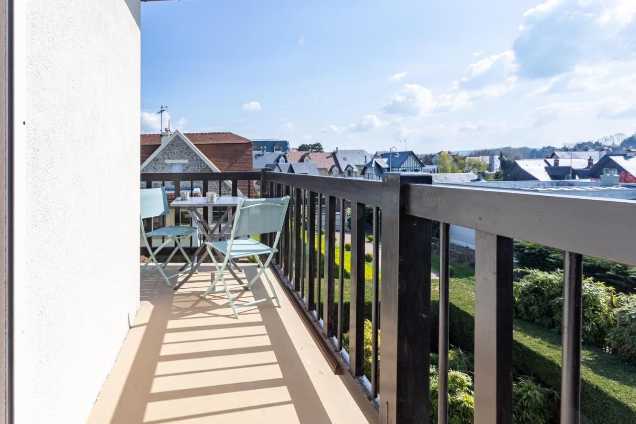 Le Carrousel - Appartement Avec Studio Attenant Deauville Eksteriør billede